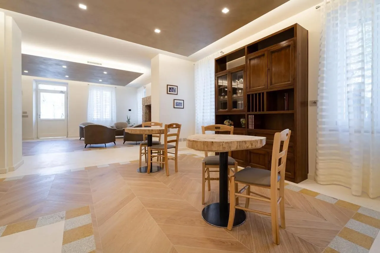 Villa Veronesi Сан-Мартино-делла-Баталья 0*,